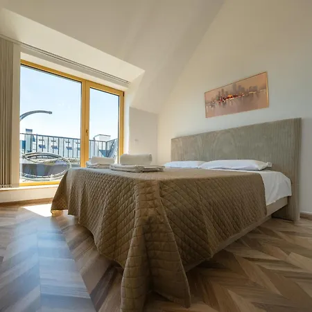 Apartment Elegant And Sunny With Free Parking Warna