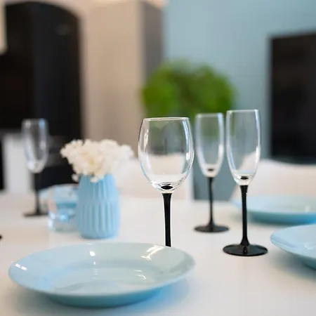 Apartment Elegant And Sunny With Free Parking Warna