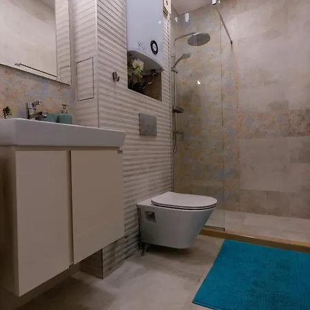 Elegant And Sunny With Free Parking * Warna