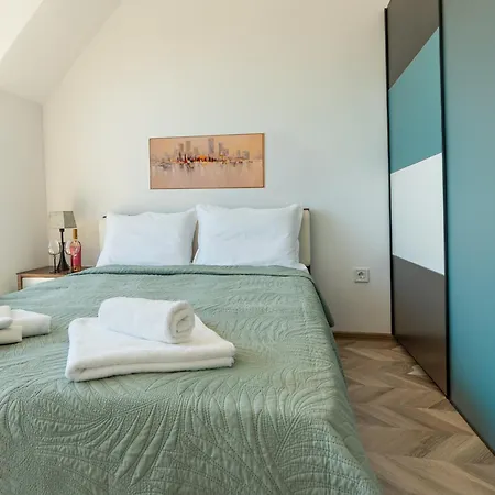 Elegant And Sunny With Free Parking * Warna
