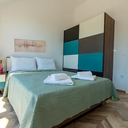 Apartament Elegant And Sunny With Free Parking