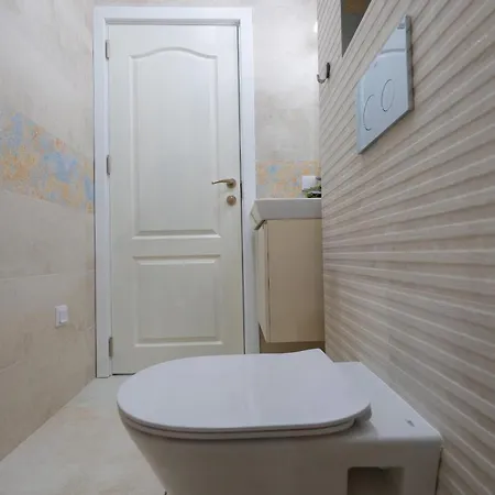 Apartment Elegant And Sunny With Free Parking Warna