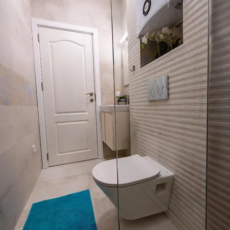 Apartment Elegant And Sunny With Free Parking Warna