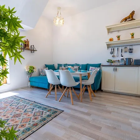 Apartament Elegant And Sunny With Free Parking Warna